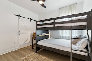 2 bedrooms, desk, iron/ironing board, WiFi (free) - Entire Home in St. Roch (New Orleans)