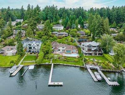 Stunning Waterfront Mansion w Pool n Hottub