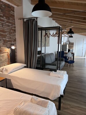 Free WiFi, bed sheets - Borgovivo Loft A Modern Loft Bergamo City Center (Bergamo)