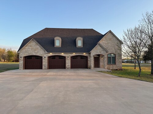 Charming 2-bedroom apartment with WiFi, AC in fabulous Stillwater