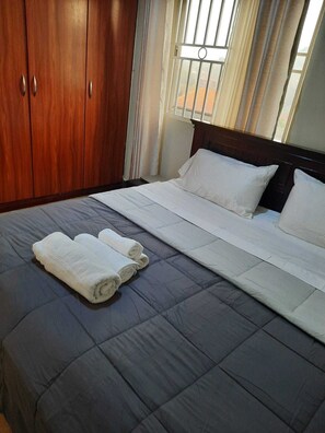 2 bedrooms, iron/ironing board, WiFi, bed sheets