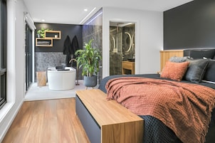 Villa de lujo, 1 cama de matrimonio grande | Espacio para trabajar con un portátil y cortinas opacas