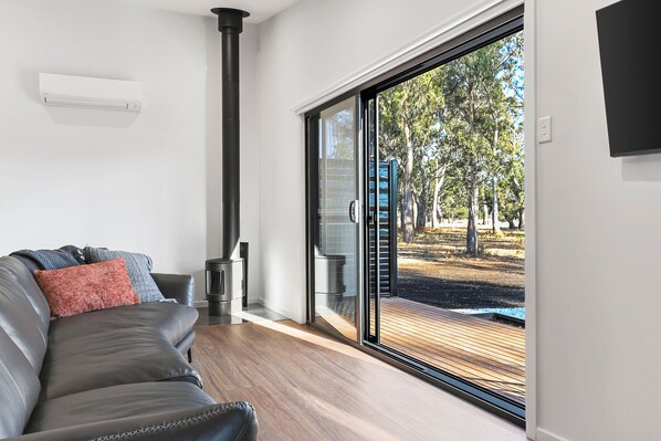 Luxury Villa, 1 King Bed | Living area