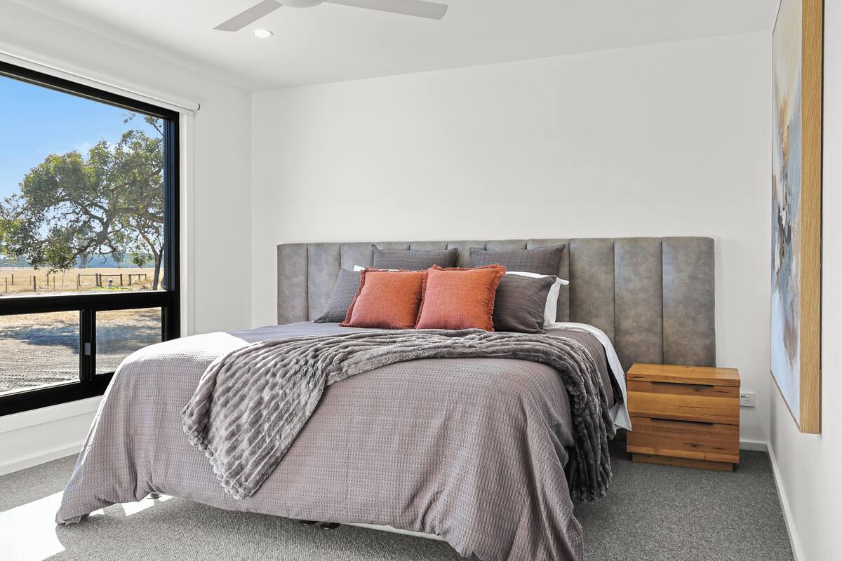 Luxury Villa, 2 Bedrooms | Laptop workspace, blackout drapes, soundproofing, iron/ironing board