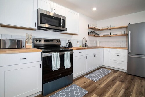 Aurora From Home at Oscar’s Borealis Retreat