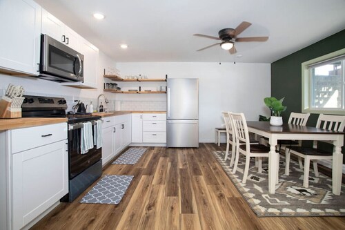 Aurora From Home at Oscar’s Borealis Retreat