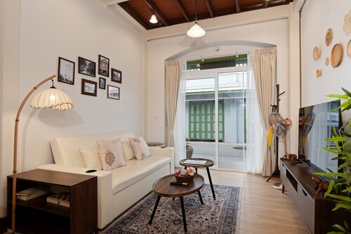 2BR 1SFB Home In Chinatown 5 Min MRT - Nivas Wanit