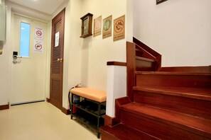 المنشأة من الداخل