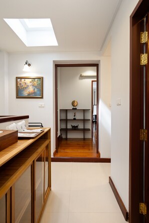 المنشأة من الداخل