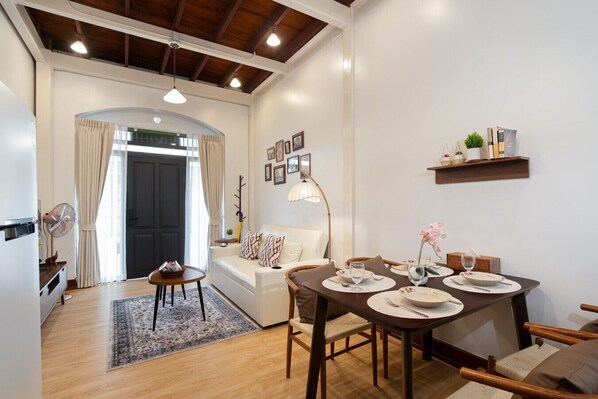 Interior - 3BR 1SFB Home In Chinatown 5 Min MRT - Nivas Wanit (Khet Samphanthawong)