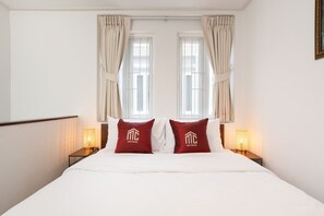 3 bedrooms, desk, iron/ironing board, free WiFi