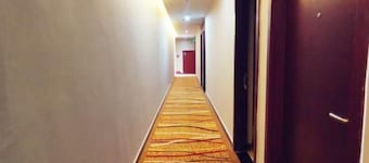 Super 8 Hotel (Beijing Qianmen Zhushikou Subway Station)