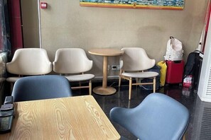 Interior - Super 8 Hotel (Beijing Qianmen Zhushikou Subway Station) (Beijing)