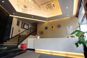 Lobby - Super 8 Hotel (Beijing Qianmen Zhushikou Subway Station) (Beijing)