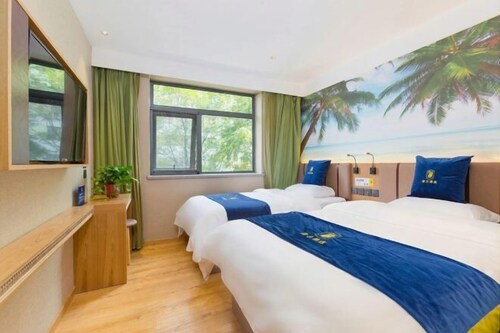 Super 8 Hotel (Beijing Qianmen Zhushikou Subway Station)