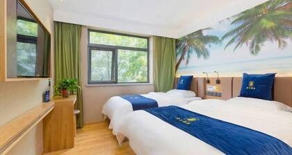 Super 8 Hotel (Beijing Qianmen Zhushikou Subway Station)