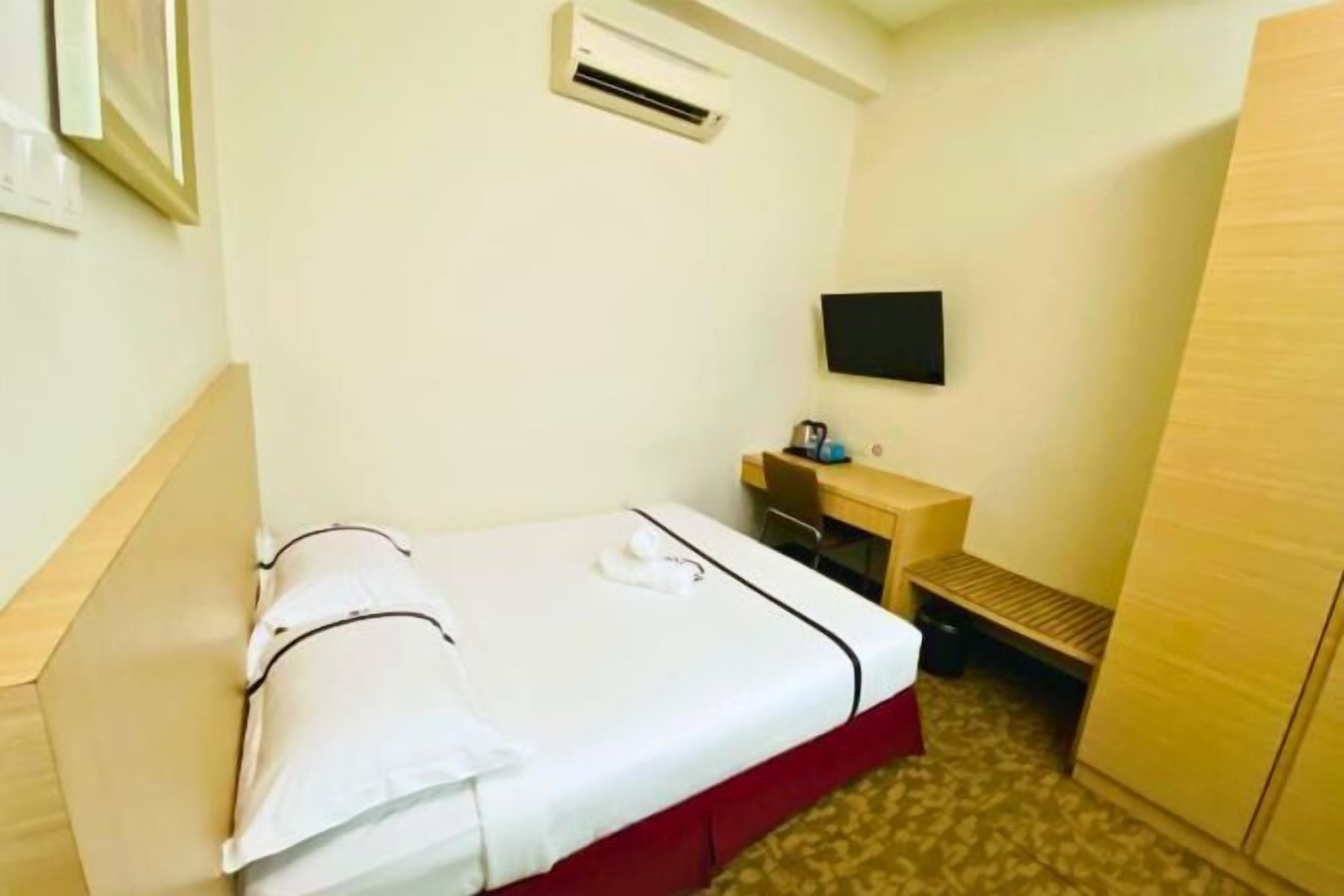 Desk, iron/ironing board, free WiFi