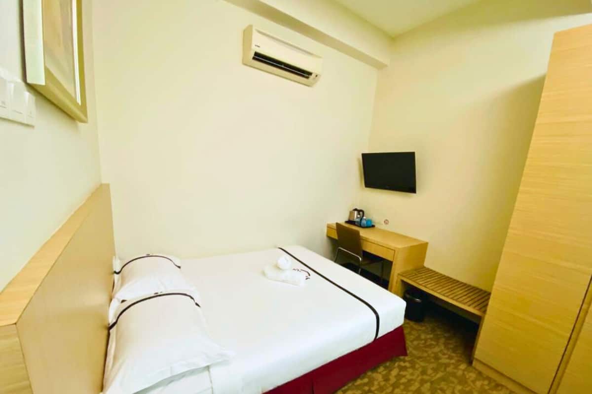 Double Room | Desk, iron/ironing board, free WiFi