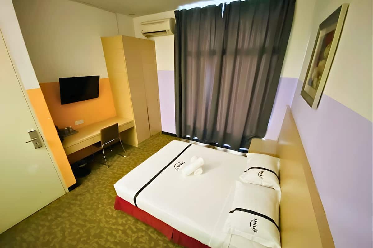 Deluxe Room | Desk, iron/ironing board, free WiFi