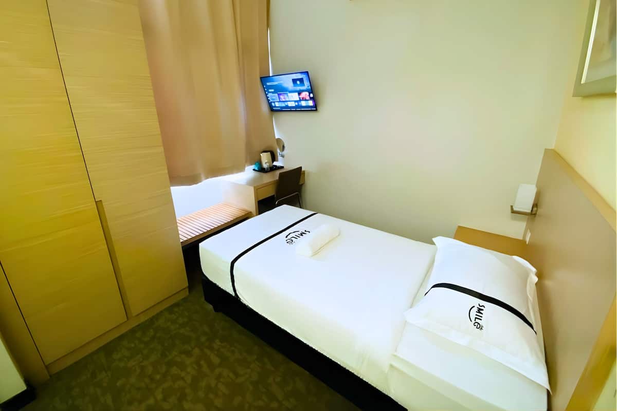 Single Room | Desk, iron/ironing board, free WiFi