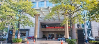 Vienna International Hotel (Foshan Zemu Temple Metro Station Lingnan Xintiandi Branch)