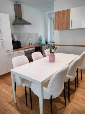 Dining - The Bright Cocoon/25min Strasbourg center/Wi-Fi/TV (WASSELONNE)