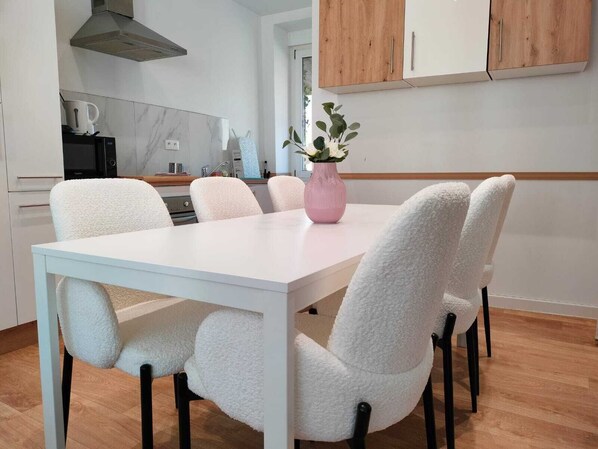 Dining - The Bright Cocoon/25min Strasbourg center/Wi-Fi/TV (WASSELONNE)