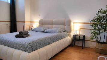 2 bedrooms, desk, iron/ironing board, travel crib