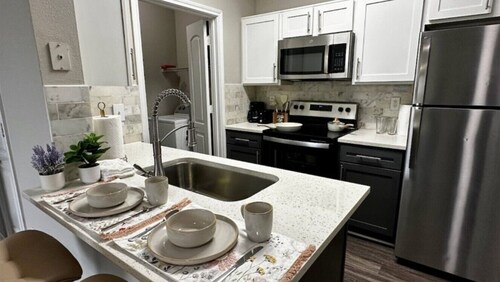 Peaceful 1BR – Close to Nature Trails & Shopping