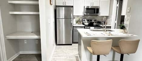 Cookware/dishes/utensils