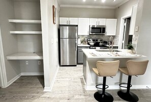 Cookware/dishes/utensils - Magnolia 1335 (Magnolia)