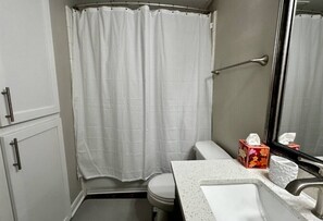 Hair dryer, towels, toilet paper - Magnolia 1335 (Magnolia)