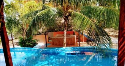 Charming 2-bedroom house with WiFi, AC, Pet Friendly,piscina in welcoming Xul-Ha