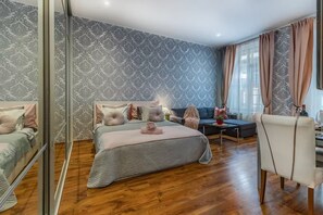 1 bedroom, iron/ironing board, WiFi, bed sheets - 3 min from the main Railway station (Prague)