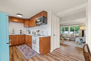 Fridge, microwave, oven, stovetop - Cozy North Seattle Rambler with Spacious Yard (Seattle)