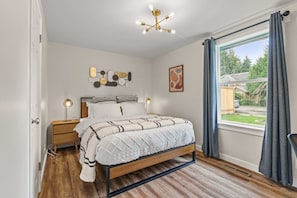 3 bedrooms, desk, iron/ironing board, free WiFi