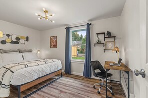 3 bedrooms, desk, iron/ironing board, free WiFi