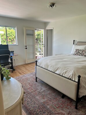 3 bedrooms, desk, iron/ironing board, travel cot