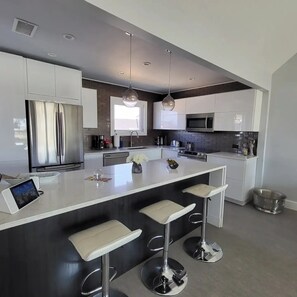 Mikrowelle, Ofen, Herdplatte, Geschirrspüler