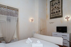 3 chambres, fer et planche à repasser, Wi-Fi gratuit
