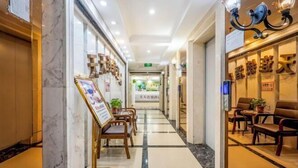 A hotel lobby with a marble floor, a reception desk, and seating area. - Tiantian Chain Hotel Chongqing Xinan Hospital (Chongqing)