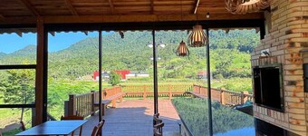 Chalé completo para hospedagem familiar, próximo ao Parque e ao Pico da Malwee