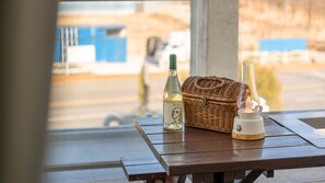 Quarto básico, 2 quartos (sum C(No pets allowed / Private BBQ)) | 1 quarto, Wi-Fi de cortesia