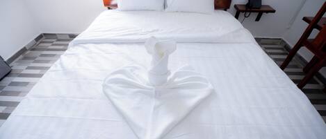 Habitación Deluxe con 1 cama matrimonial o 2 individuales, vista a la ciudad | Wifi gratis