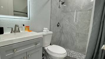 Dusche, Handtücher, Seife, Shampoo