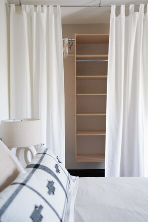 2 bedrooms, desk, free WiFi, bed sheets