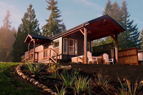 Skyriver Escape Riverfront  Hot Tub  Relax!