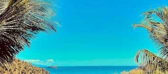 Kaz'ba - sea view - direct beach access to Turtle Bay