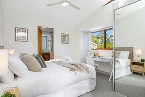 5 bedrooms, desk, iron/ironing board, WiFi