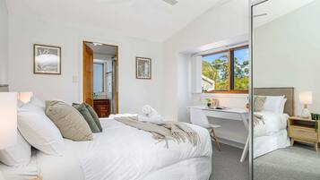 5 bedrooms, desk, iron/ironing board, WiFi
